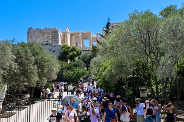 Τουρισμός: Η Ελλάδα πρωταθλήτρια στην προσέλκυση νέων ταξιδιωτών