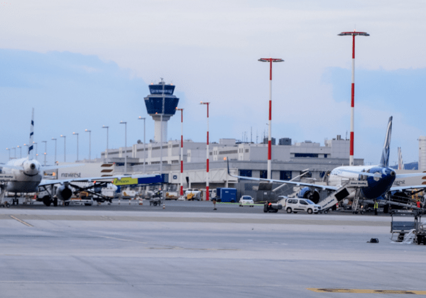Σύλληψη 35χρονου στο «Ελευθέριος Βενιζέλος» – Έκρυβε σχεδόν 3 κιλά κοκαΐνης σε παιδικά βιβλία