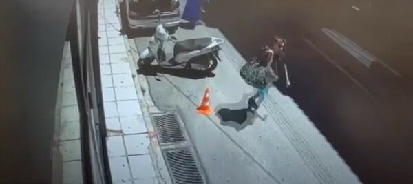 Δολοφονία στην Αγία Παρασκευή: Η στιγμή που ο δράστης επιβιβάζεται στο αυτοκίνητο των συνεργών του