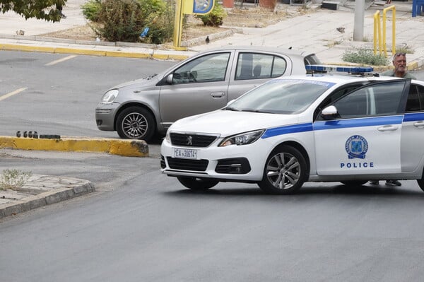 Άλιμος – Ελληνικό: Επτά συλλήψεις παρκαδόρων για παράνομη στάθμευση σε νυχτερινά κέντρα