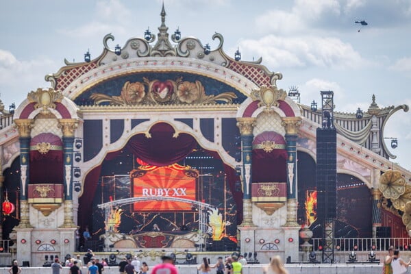Tomorrowland 2025: Νεκρή 35χρονη το πρώτο βράδυ του μουσικού φεστιβάλ