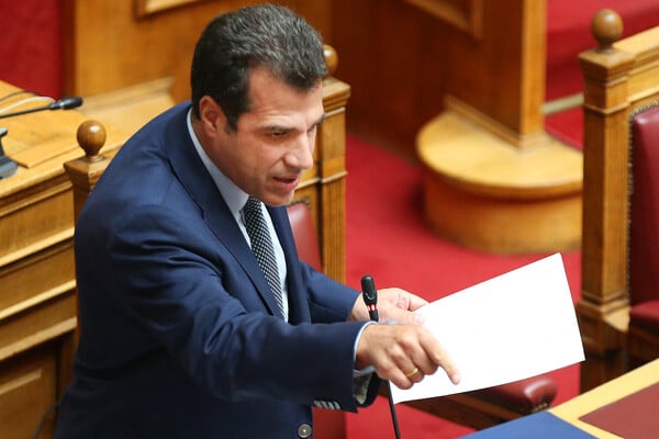 Πλεύρης για μεταναστευτικό: «Προσπαθούμε να αποτρέψουμε τις ροές, ώστε να επιλέγονται άλλες διαδρομές, εφαρμόζοντας αποτρεπτικά μέτρα»