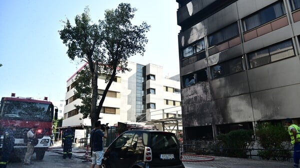 Φωτιά - Metropolitan: Ξέσπασε από τις γεννήτριες στο υπόγειο - Απαγορεύεται η είσοδος στο νοσοκομείο