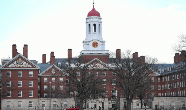 Harvard και κυβέρνηση Τραμπ στα δικαστήρια για τις χρηματοδοτήσεις που «κόβει» ο Λευκός Οίκος