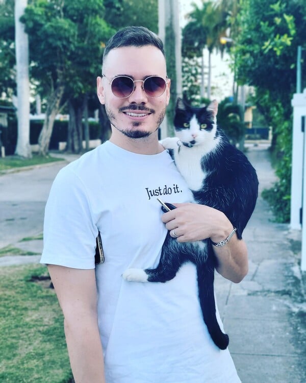 Σάντρο Κάστρο: Ο influencer εγγονός του Φιντέλ που συνεχίζει την επανάσταση στο Instagram 