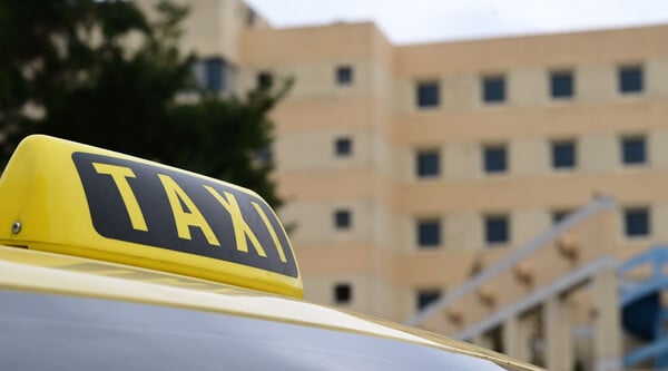 Θεσσαλονίκη: Οδηγός ταξί χτύπησε 21χρονη γιατί αρνήθηκε να πληρώσει παράνομη έξτρα χρέωση