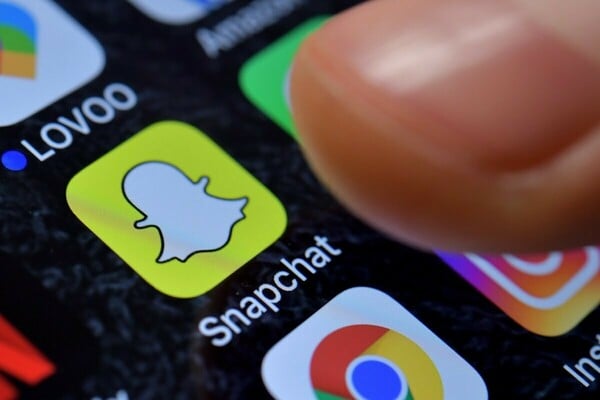Μητέρα έφτιαξε ψεύτικο προφίλ στο Snapchat για να παγιδεύσει παιδόφιλο που παρενοχλούσε την κόρη της 