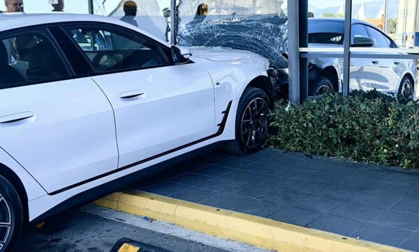 Πάτρα: IX έπεσε σε τζαμαρία σούπερ μάρκετ στο Ρίο