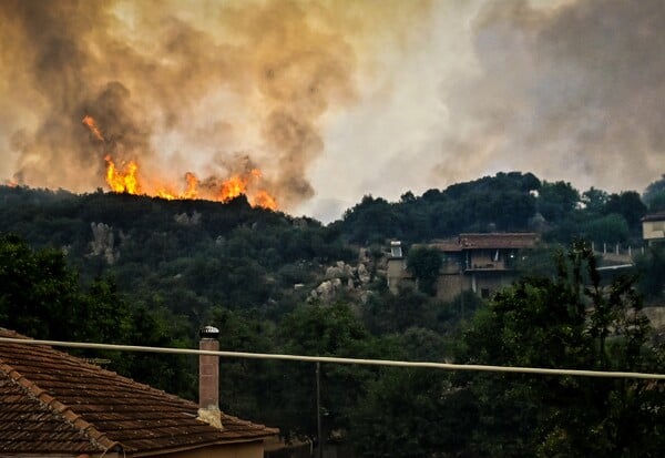 ΦΩΤΙΑ ΣΤΟΝ ΦΕΝΕΟ