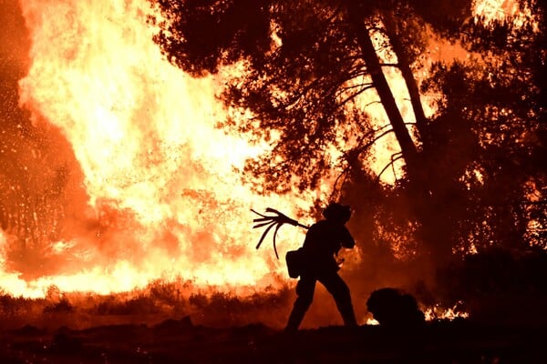 Φωτιά: Τα ενεργά μέτωπα - Ποιες περιοχές διατρέχουν «ακραίο κίνδυνο» αύριο, σύμφωνα με την Πυροσβεστική