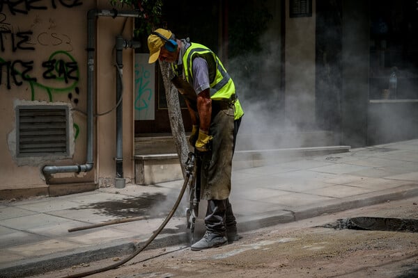 Καύσωνας: Απαγόρευση delivery και εξωτερικών εργασιών το Σάββατο από 12:00 έως 16:00 στην Αττική