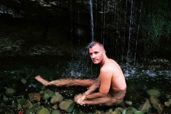 Spyros Rennt: «Το nightlife είναι καταφύγιο για τους queer ανθρώπους»
