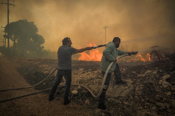 Φωτιά στην Εύβοια: Εκτός ελέγχου τα μέτωπα - Εκκενώνονται οικισμοί, καίγονται γραμμές της ΔΕΗ