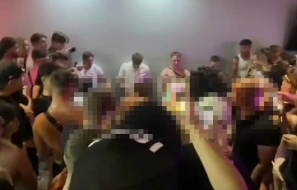 Ζάκυνθος: Αντιδράσεις για τον ερωτικό «διαγωνισμό» μεταξύ τουριστών σε κλαμπ
