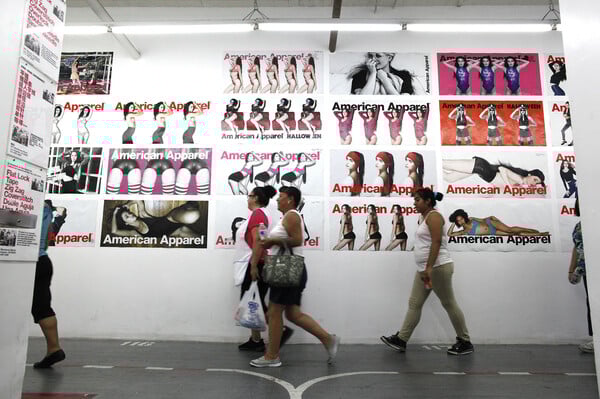 American Apparel: Τα βρόμικα μυστικά της πιο ανατρεπτικής εταιρείας των ’00s
