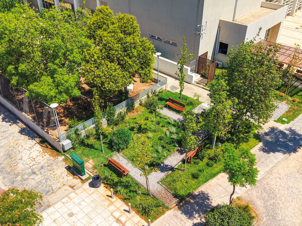 Smart & cool: Πώς η Αθήνα γίνεται μια δροσερή και «ευφυής» πόλη φέτος το καλοκαίρι