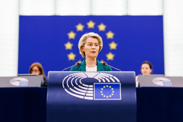 Η ΕΕ παραδέχεται ότι δεν μπορεί να εγγυηθεί την υπόσχεση των 600 δισ. δολαρίων στον Τραμπ