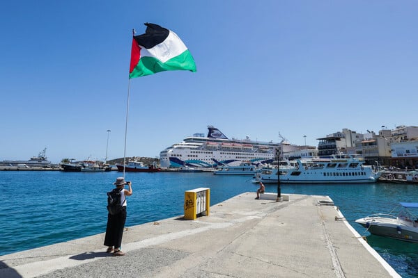 Κρήτη: Ένταση στον Άγιο Νικόλαο για την άφιξη Ισραηλινών τουριστών - Έγιναν προσαγωγές διαδηλωτών