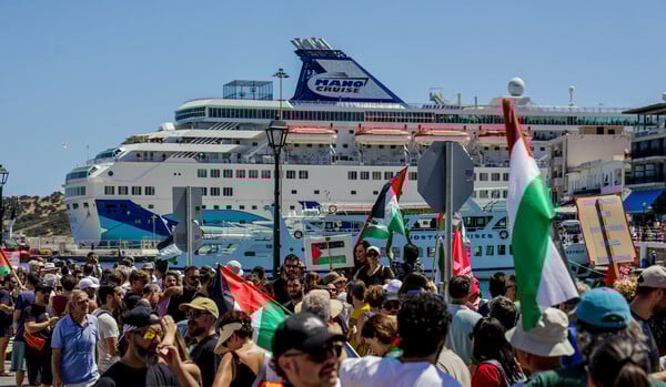 Κρήτη: Ένταση στον Άγιο Νικόλαο για την άφιξη Ισραηλινών τουριστών - Έγιναν προσαγωγές διαδηλωτών