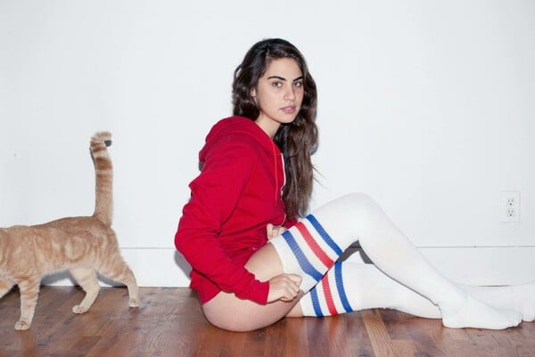 CHECK American Apparel: Τα βρώμικα μυστικά της πιο ανατρεπτικής εταιρείας των ‘00s