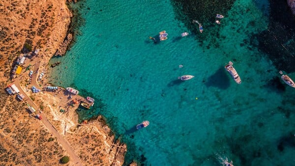 Πού βρίσκονται τα καθαρότερα και τα λιγότερο ασφαλή σημεία για μπάνιο στην Ευρώπη;