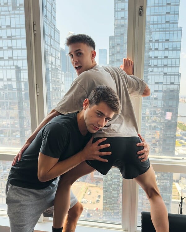 Είσαι Αυτό που Πουλάς: Queer Σώμα, Πόθος και Bareback Ελευθερία/ από τον Πάνο Μιχαήλ