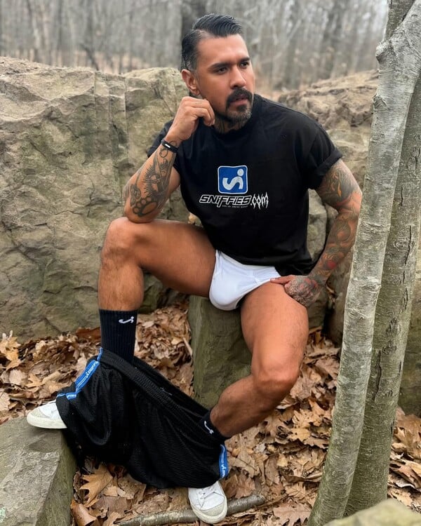 Είσαι Αυτό που Πουλάς: Queer Σώμα, Πόθος και Bareback Ελευθερία/ από τον Πάνο Μιχαήλ