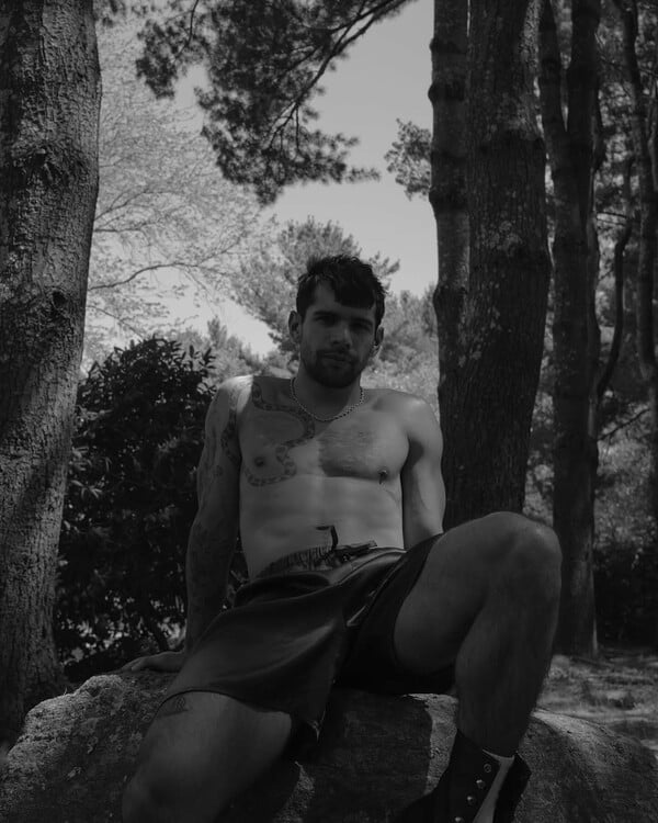 Είσαι Αυτό που Πουλάς: Queer Σώμα, Πόθος και Bareback Ελευθερία/ από τον Πάνο Μιχαήλ