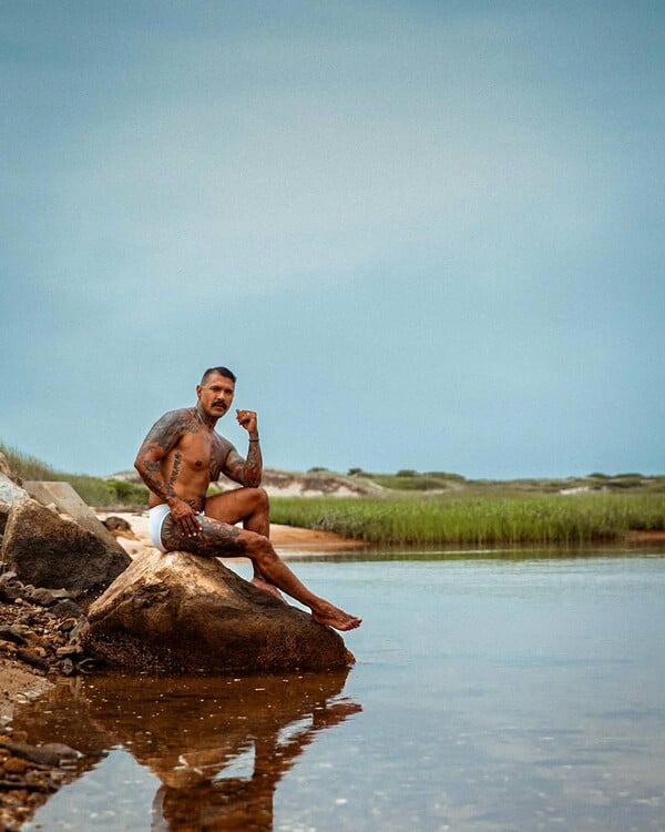 Είσαι Αυτό που Πουλάς: Queer Σώμα, Πόθος και Bareback Ελευθερία/ από τον Πάνο Μιχαήλ