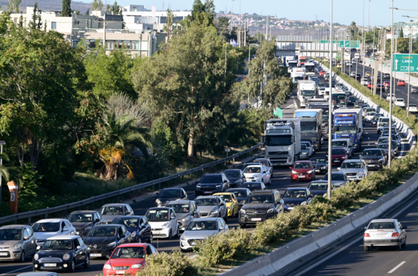 Κίνηση στους δρόμους: Μεγάλες καθυστερήσεις στον Κηφισό - Προβλήματα και στο κέντρο της Αθήνας