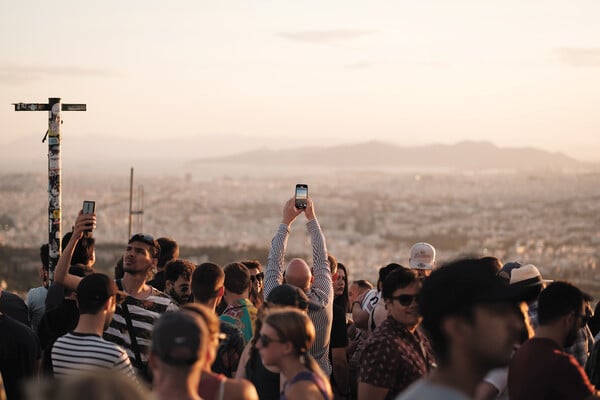 Πώς ο υπερτουρισμός αλλάζει την Αθήνα; 