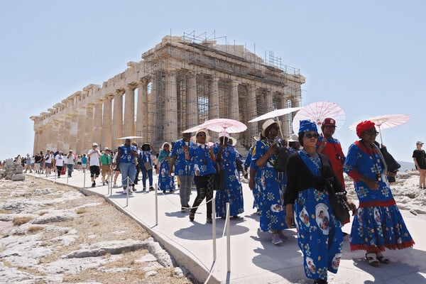 Πώς ο υπερτουρισμός αλλάζει την Αθήνα; 