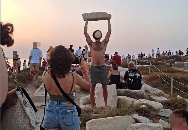 ΤΟΥΡΙΣΤΑΣ ΝΑΞΟΣ