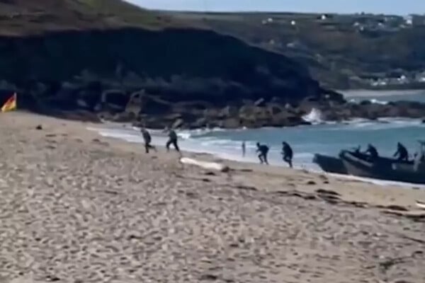 Ναυτική καταδίωξη στην Κορνουάλη οδήγησε σε κατάσχεση κοκαΐνης αξίας 18 εκατ. λιρών και σύλληψη διεθνούς δικτύου