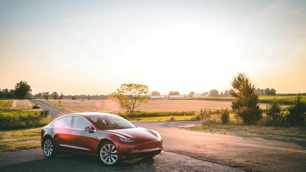 Η Tesla καταδικάστηκε να πληρώσει 243 εκατ. δολάρια ως αποζημίωση έπειτα από θανατηφόρο τροχαίο εξαιτίας του autopilot