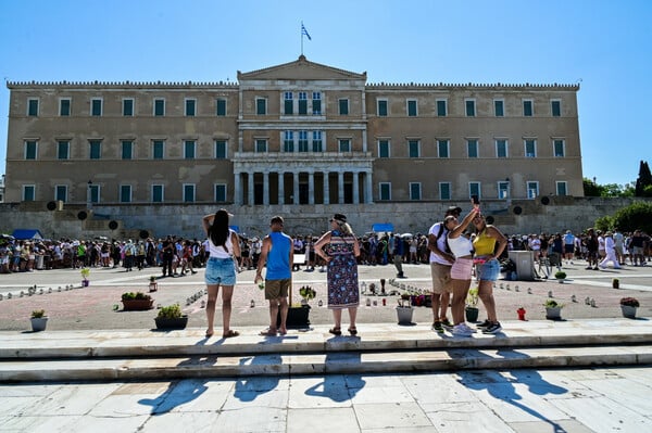 Άδεια πόλη η Αθήνα την πρώτη Κυριακή του Αυγούστου: Ελάχιστοι κυκλοφορούν