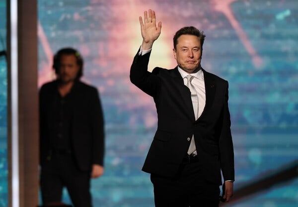 Η Tesla ενέκρινε πακέτο αποδοχών ύψους 30 δισ. δολαρίων για τον Έλον Μασκ