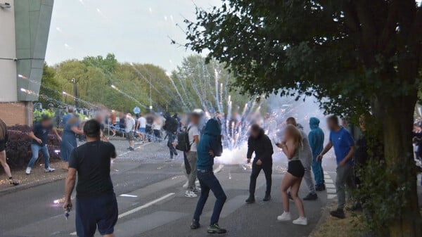 «Με παρέσυραν τα fake news»: Μητέρα πήγε τον 11χρονο γιο της σε ταραχές μετά το Σάουθπορτ και το μετάνιωσε πικρά