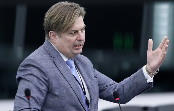 Σε δίκη πρώην συνεργάτης βουλευτή του AfD στη Γερμανία για κατασκοπεία υπέρ της Κίνας