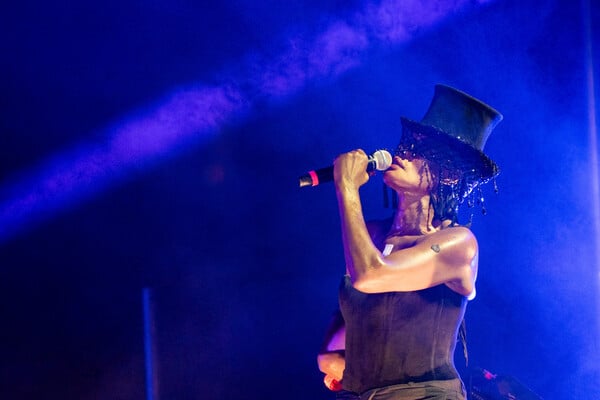 Ευτυχώς που υπάρχει και η Grace Jones