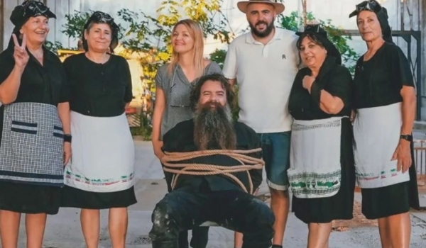 Οι γιαγιάδες της Κρήτης πάνε στο διάστημα: Dolmadakia in Space