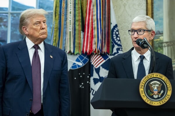 Δασμούς 100% στα μικροτσίπ από τον Τραμπ, ενώ η Apple ανακοινώνει επενδύσεις $100 δισ. στις ΗΠΑ