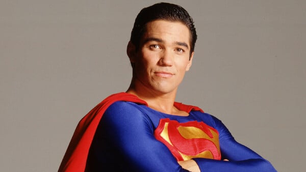 Τηλεοπτικός Superman μπαίνει στην ICE του Τραμπ για «να κάνει το σωστό» κυνηγώντας μετανάστες