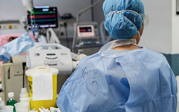 Χανιά: Πτώση παιδιού ενός έτους από μπαλκόνι, νοσηλεύεται διασωληνωμένο στη ΜΕΘ