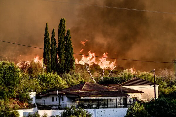 Φωτιά στην Αρχαία Ολυμπία: Μάχη με τις φλόγες σε πέντε μέτωπα