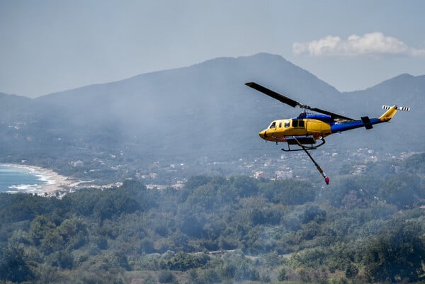 Φωτιά στην Πρέβεζα: Εκκενώνονται σπίτια – Κάηκαν τουλάχιστον δύο, μάχη με τις φλόγες στη Βρυσούλα