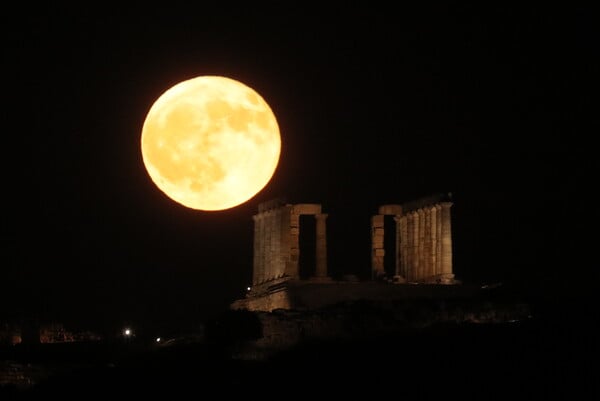 Το «Φεγγάρι του Οξύρρυγχου» φώτισε την Ελλάδα – Εντυπωσιακές λήψεις από την Ακρόπολη ως τις ακτές της Ηπείρου