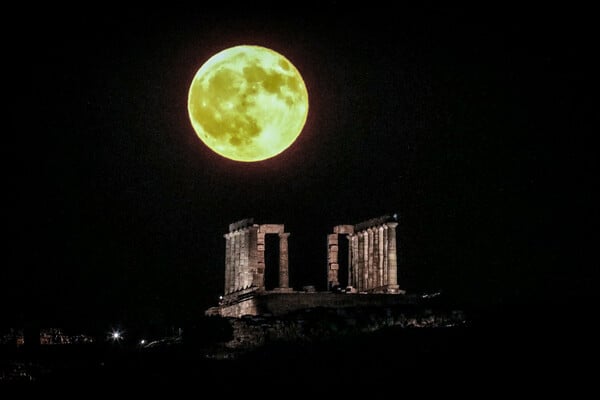 Το «Φεγγάρι του Οξύρρυγχου» φώτισε την Ελλάδα – Εντυπωσιακές λήψεις από την Ακρόπολη ως τις ακτές της Ηπείρου
