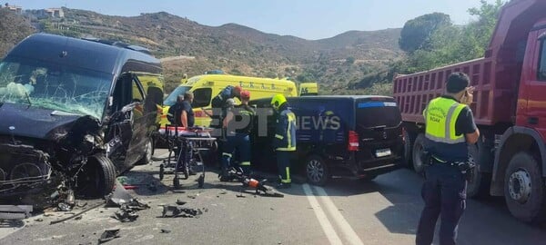 Ηράκλειο: Οκτώ τραυματίες σε σύγκρουση μίνι βαν στον ΒΟΑΚ – Ένας σε σοβαρή κατάσταση