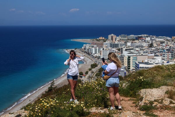Συναγερμός για καιρικό φαινόμενο «Hot-Dry-Windy» έως την Τετάρτη – Στους 41°C αύριο η θερμοκρασία